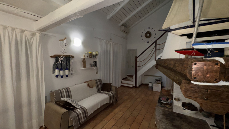 Casa a schiera di testa in vendita a Porto Levante, immersa nell’elegante contesto di un residenc...