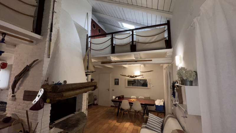 Casa a schiera di testa in vendita a Porto Levante, immersa nell’elegante contesto di un residenc...