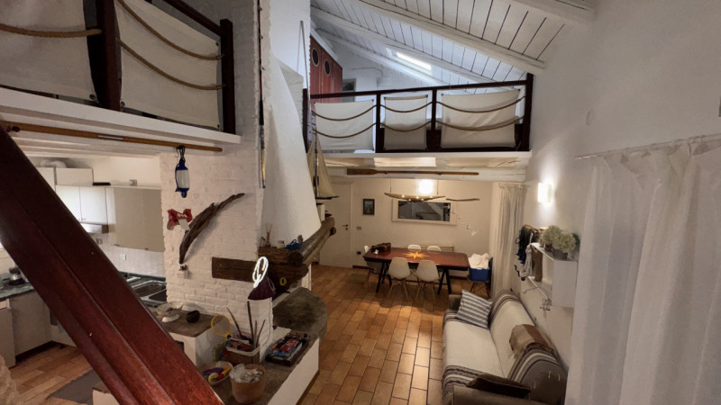 Casa a schiera di testa in vendita a Porto Levante, immersa nell’elegante contesto di un residenc...