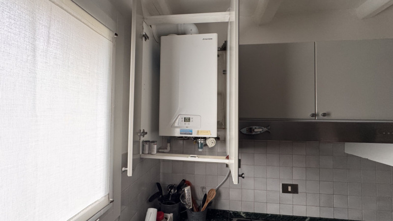 Casa a schiera di testa in vendita a Porto Levante, immersa nell’elegante contesto di un residenc...