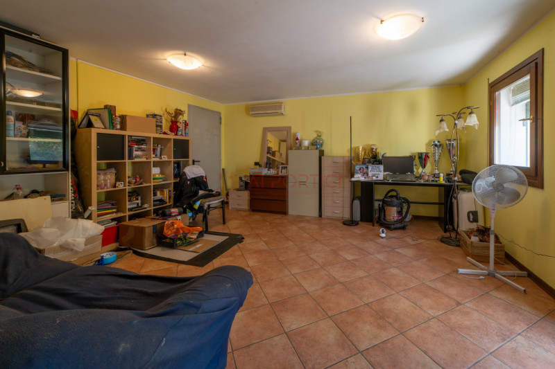 BRUGINE - APPARTAMENTO AFFITTATO ad inquilino referenziato ed in regola con tutti i pagamenti. Il...