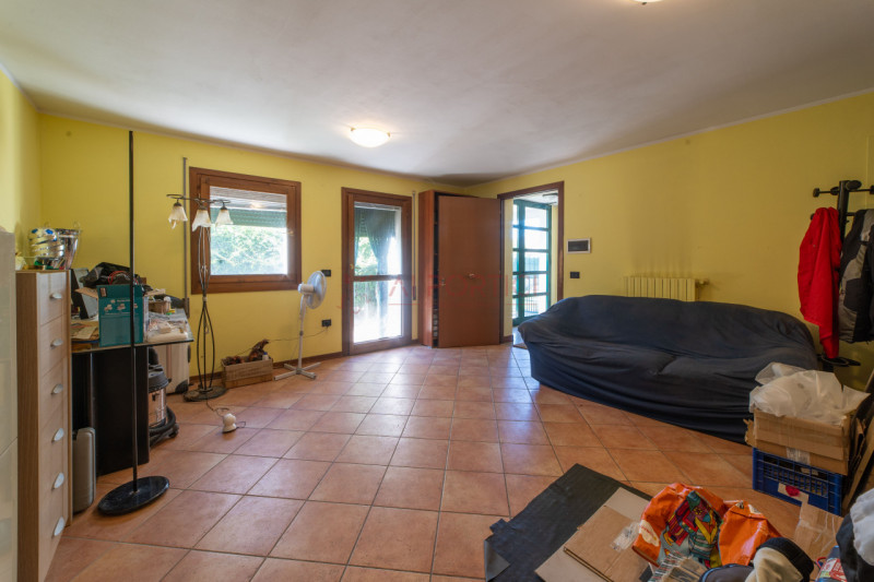 BRUGINE - APPARTAMENTO AFFITTATO ad inquilino referenziato ed in regola con tutti i pagamenti. Il...