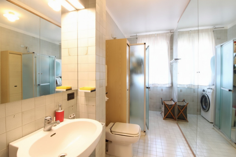 Scopri questo splendido appartamento duplex situato nel centro storico di Monselice, una delle ge...