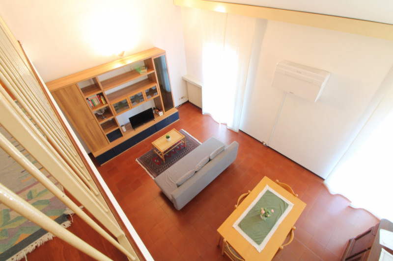 Scopri questo splendido appartamento duplex situato nel centro storico di Monselice, una delle ge...