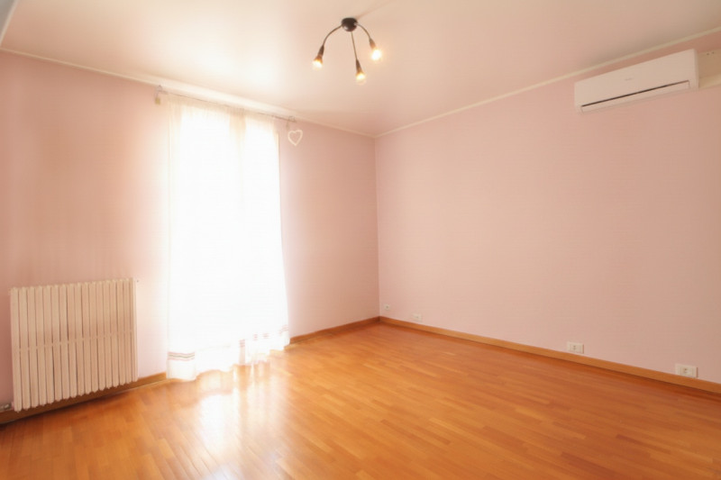 Scopri questo splendido appartamento duplex situato nel centro storico di Monselice, una delle ge...