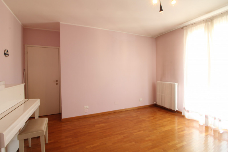 Scopri questo splendido appartamento duplex situato nel centro storico di Monselice, una delle ge...