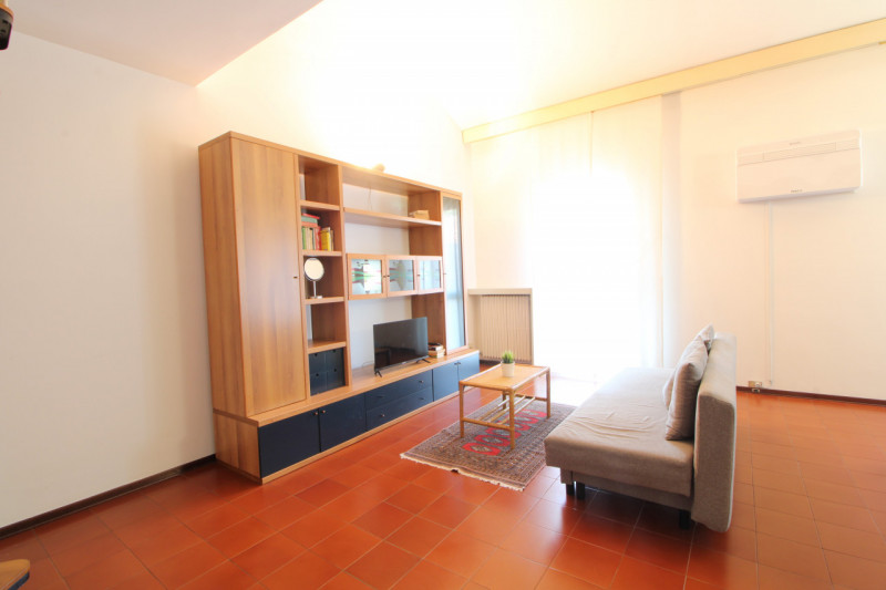 Scopri questo splendido appartamento duplex situato nel centro storico di Monselice, una delle ge...