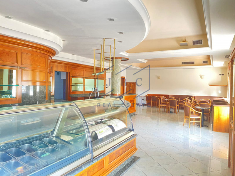 Cessalto (TV) 
Situato nel cuore del centro di Cessalto, proponiamo in vendita un ampio locale co...