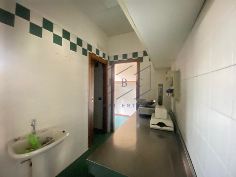 Cessalto (TV) 
Situato nel cuore del centro di Cessalto, proponiamo in vendita un ampio locale co...