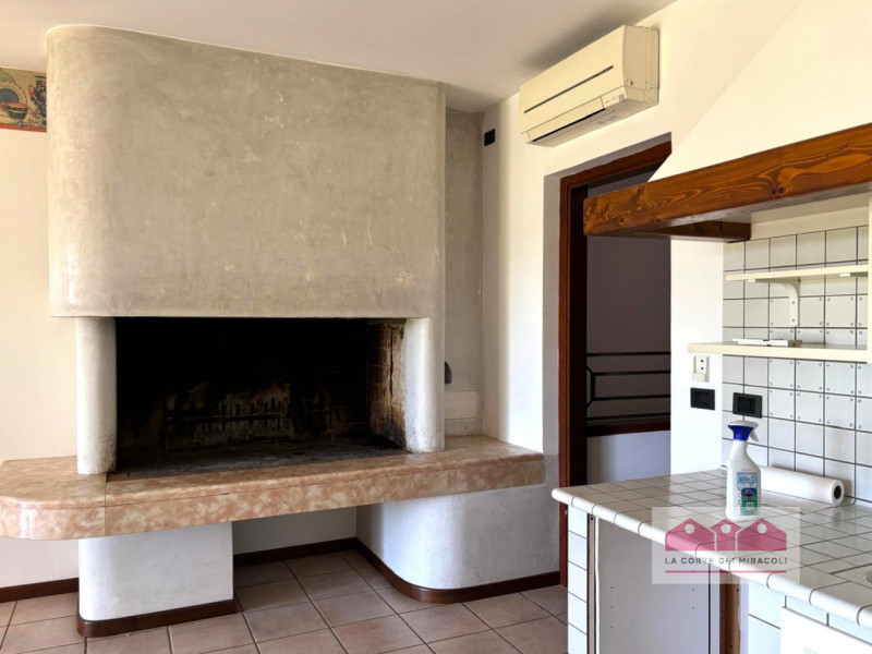 SANT'AGOSTINO: IN ZONA INTERNA VERDE SINGOLA SU LOTTO DI 6.000 MQ. ANNI '80 RISTRUTTURATA TRA IL ...