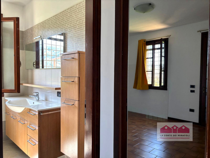 SANT'AGOSTINO: IN ZONA INTERNA VERDE SINGOLA SU LOTTO DI 6.000 MQ. ANNI '80 RISTRUTTURATA TRA IL ...