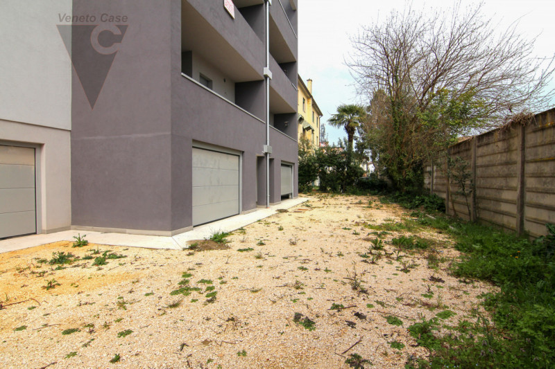 Proponiamo in vendita a Piove di Sacco, elegante e moderno appartamento di nuova costruzione, sit...