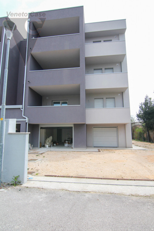 Proponiamo in vendita a Piove di Sacco, elegante e moderno appartamento di nuova costruzione, sit...