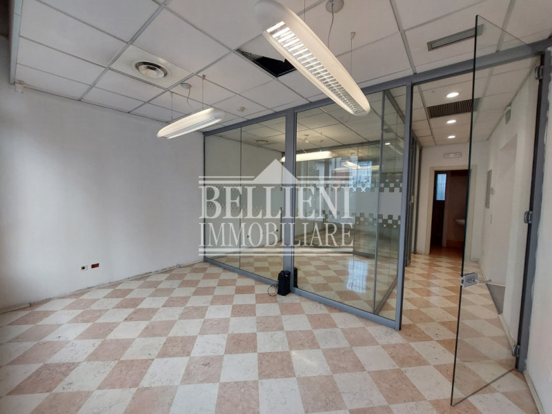 BORGO BERGA/VIALE MARGHERITA 113: in posizione strategica e dalla grande visibilità, proponiamo i...