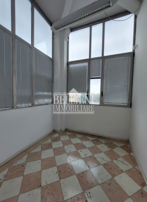 BORGO BERGA/VIALE MARGHERITA 113: in posizione strategica e dalla grande visibilità, proponiamo i...