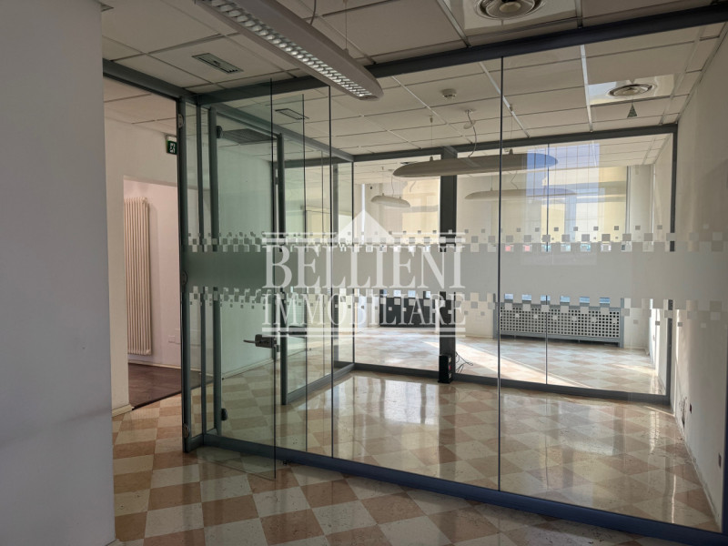 BORGO BERGA/VIALE MARGHERITA 113: in posizione strategica e dalla grande visibilità, proponiamo i...