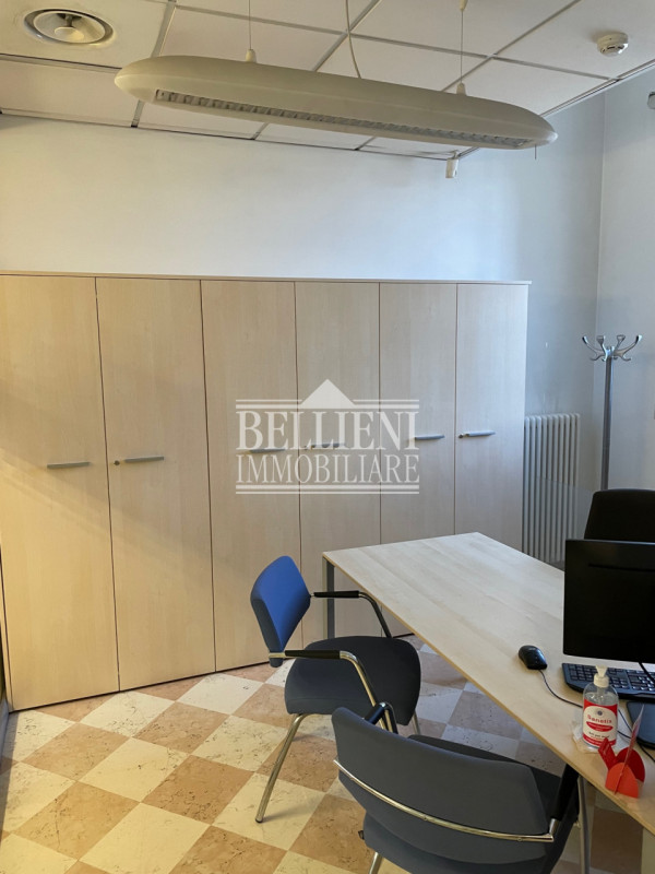 BORGO BERGA/VIALE MARGHERITA 113: in posizione strategica e dalla grande visibilità, proponiamo i...