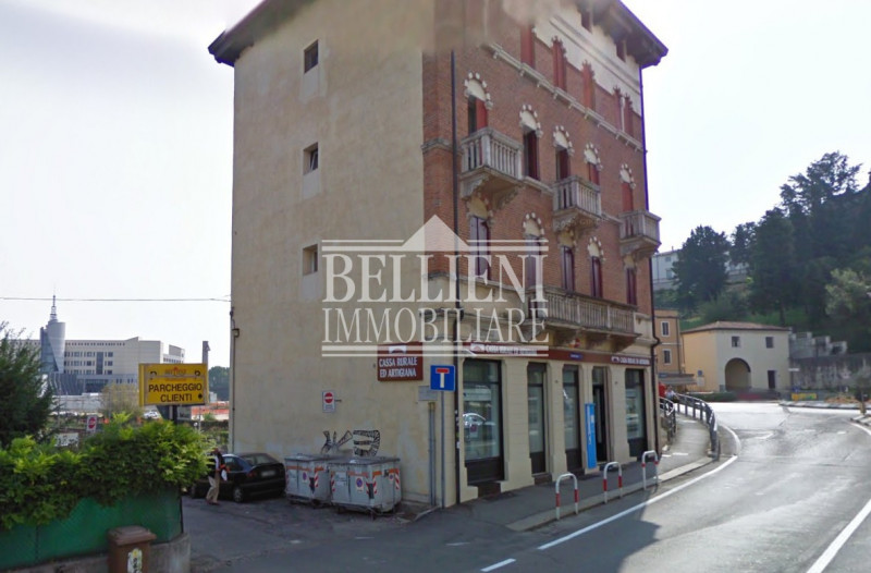 BORGO BERGA/VIALE MARGHERITA 113: in posizione strategica e dalla grande visibilità, proponiamo i...