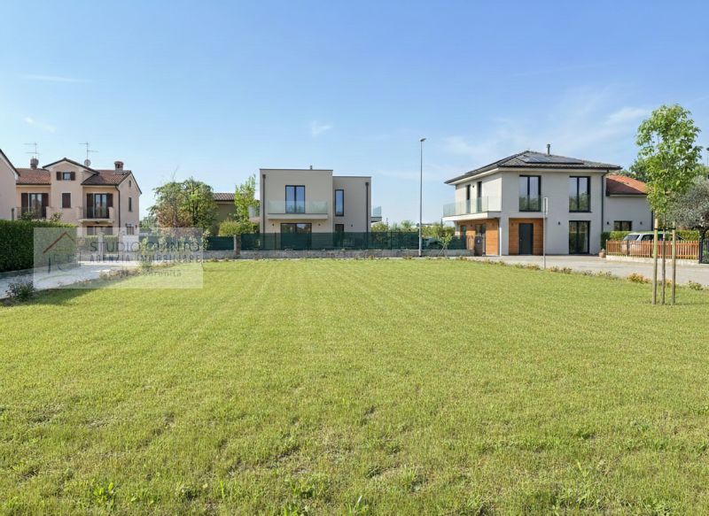 Le foto presenti nell’annuncio sono state modificate o migliorate tramite intelligenza artificial...