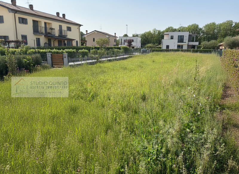 Le foto presenti nell’annuncio sono state modificate o migliorate tramite intelligenza artificial...