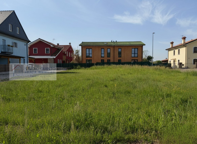 Le foto presenti nell’annuncio sono state modificate o migliorate tramite intelligenza artificial...