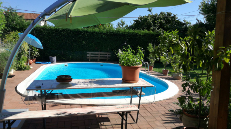 Proponiamo in vendita in esclusiva una splendida bifamiliare situata nel cuore di Sant'Elena. Que...