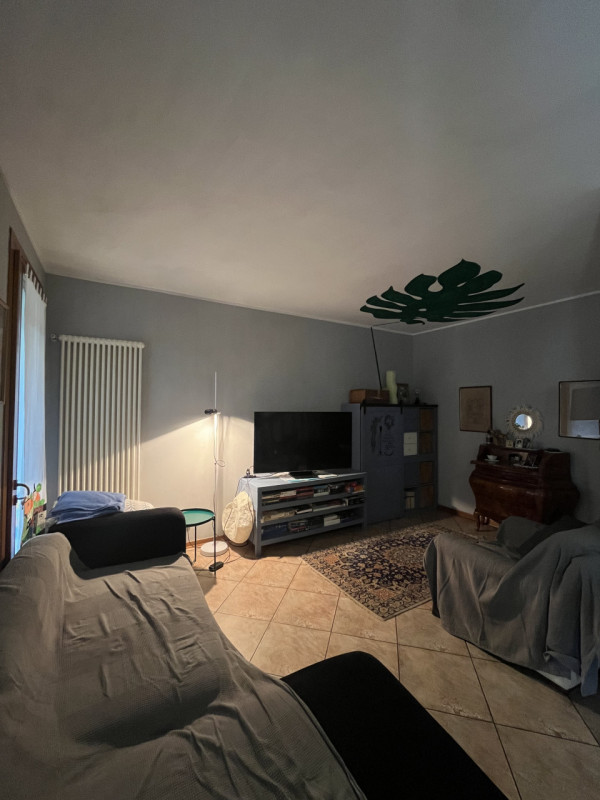 Proponiamo in vendita in esclusiva una splendida bifamiliare situata nel cuore di Sant'Elena. Que...