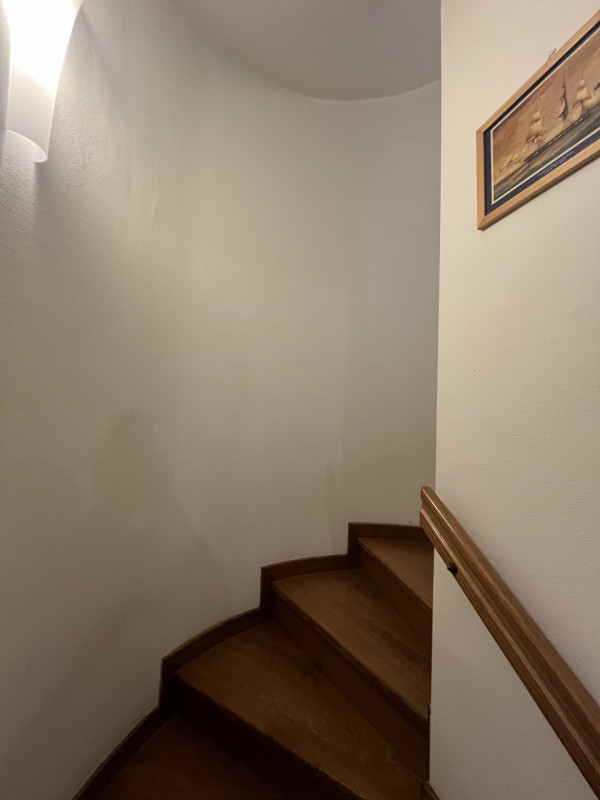 Proponiamo in vendita in esclusiva una splendida bifamiliare situata nel cuore di Sant'Elena. Que...