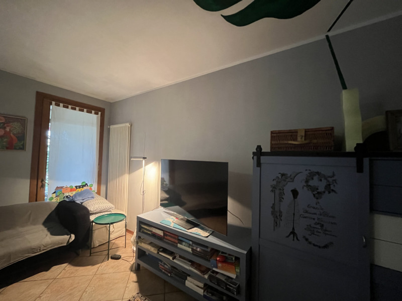 Proponiamo in vendita in esclusiva una splendida bifamiliare situata nel cuore di Sant'Elena. Que...