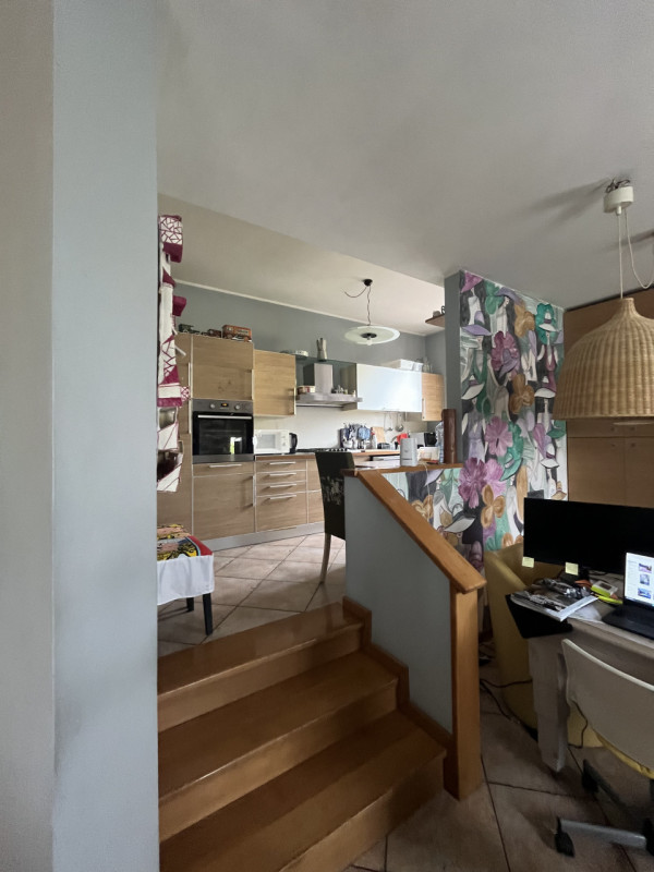 Proponiamo in vendita in esclusiva una splendida bifamiliare situata nel cuore di Sant'Elena. Que...