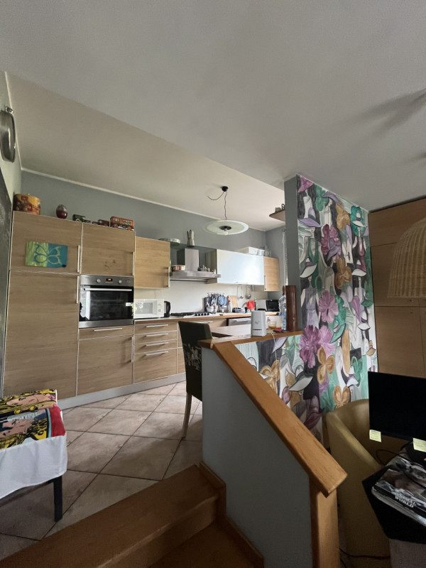 Proponiamo in vendita in esclusiva una splendida bifamiliare situata nel cuore di Sant'Elena. Que...