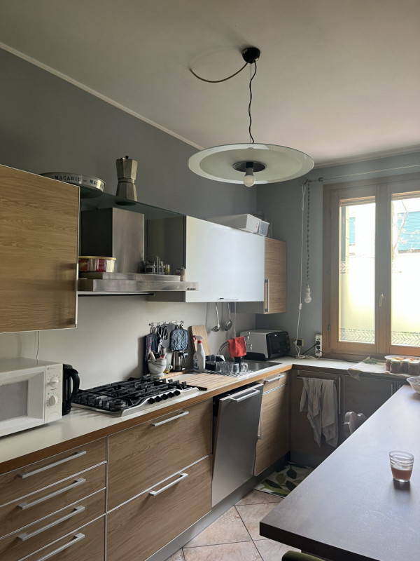 Proponiamo in vendita in esclusiva una splendida bifamiliare situata nel cuore di Sant'Elena. Que...