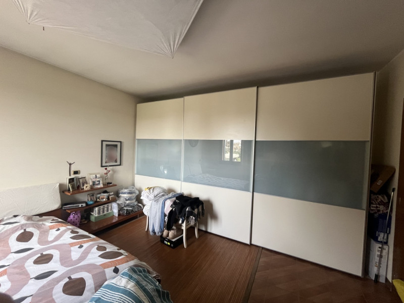 Proponiamo in vendita in esclusiva una splendida bifamiliare situata nel cuore di Sant'Elena. Que...