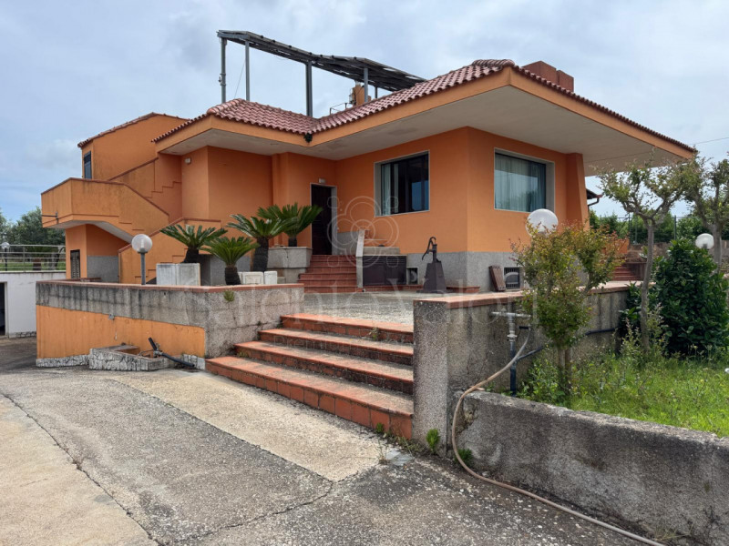 Villa a Parabita (LE)