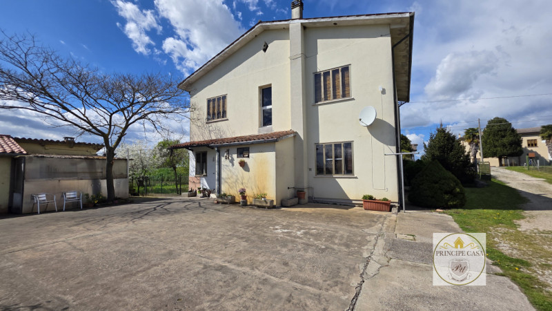 A Stanghella proponiamo casa singola di ampie metrature in vendita . 

L'abitazione inserita in u...