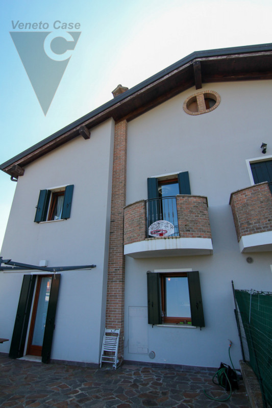 A Sant'Angelo di Piove di Sacco, in un tranquillo e silenzioso quartiere residenziale, proponiamo...