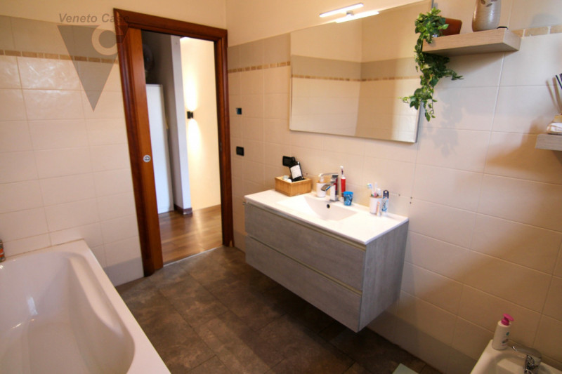 A Sant'Angelo di Piove di Sacco, in un tranquillo e silenzioso quartiere residenziale, proponiamo...