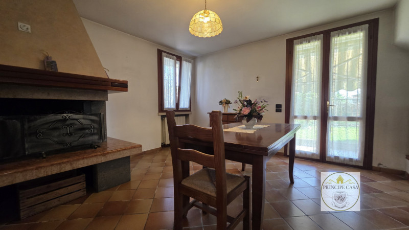 In un contesto residenziale situato a Borgo Veneto località Megliadino San Fidenzio, proponiamo i...