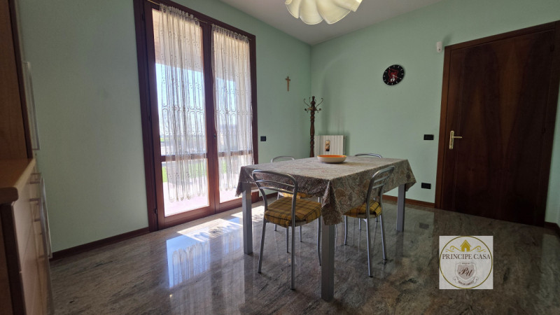 In un contesto residenziale situato a Borgo Veneto località Megliadino San Fidenzio, proponiamo i...