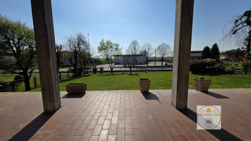 In un contesto residenziale situato a Borgo Veneto località Megliadino San Fidenzio, proponiamo i...