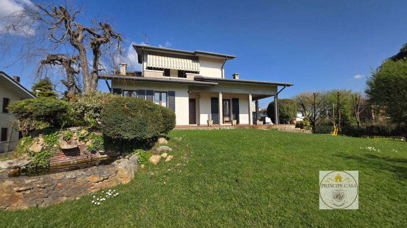 In un contesto residenziale situato a Borgo Veneto località Megliadino San Fidenzio, proponiamo i...