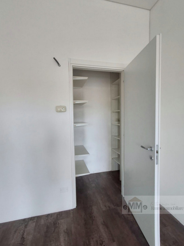 ABANO TERME - In zona centrale e di forte passaggio affittasi negozio di 70 mq con doppia vetrina...