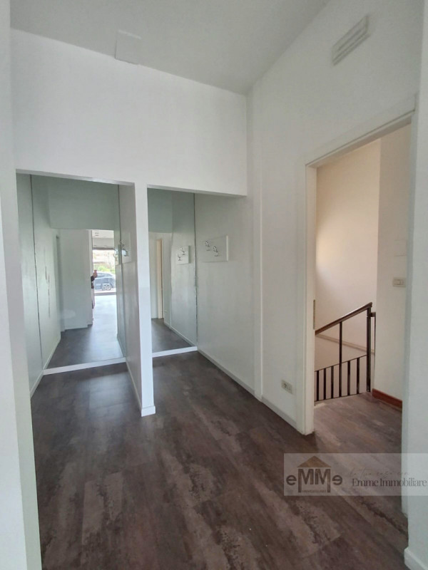 ABANO TERME - In zona centrale e di forte passaggio affittasi negozio di 70 mq con doppia vetrina...