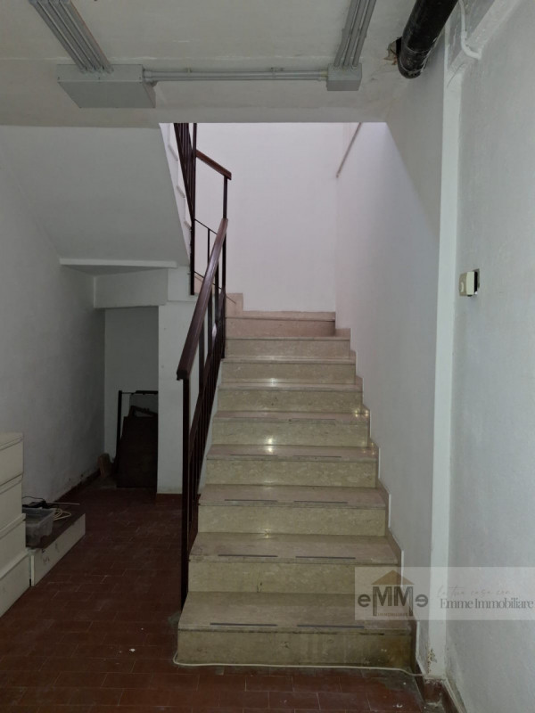 ABANO TERME - In zona centrale e di forte passaggio affittasi negozio di 70 mq con doppia vetrina...