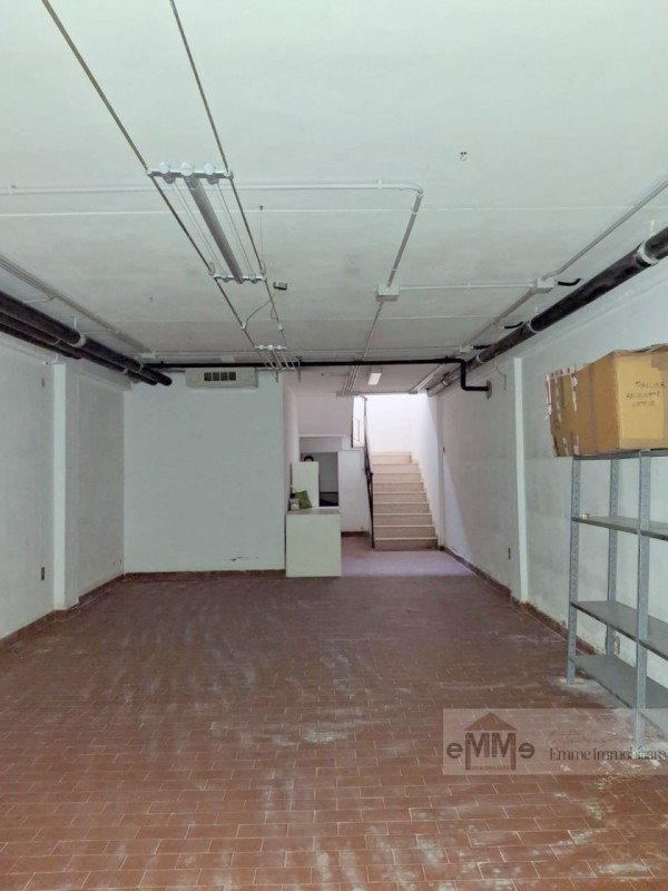 ABANO TERME - In zona centrale e di forte passaggio affittasi negozio di 70 mq con doppia vetrina...