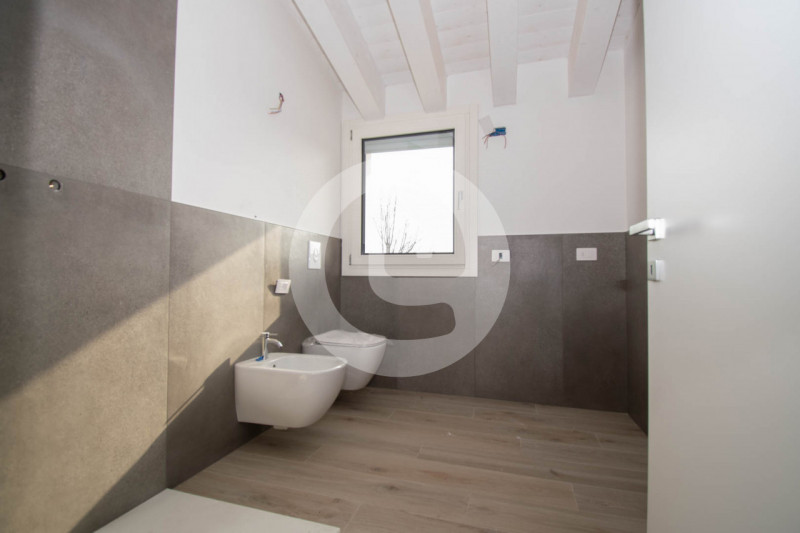 Scopri una residenza esclusiva nel cuore della frazione di Fratte, a Santa Giustina In Colle (PD)...