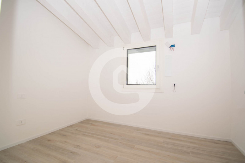 Scopri una residenza esclusiva nel cuore della frazione di Fratte, a Santa Giustina In Colle (PD)...