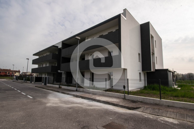 Scopri una residenza esclusiva nel cuore della frazione di Fratte, a Santa Giustina In Colle (PD)...