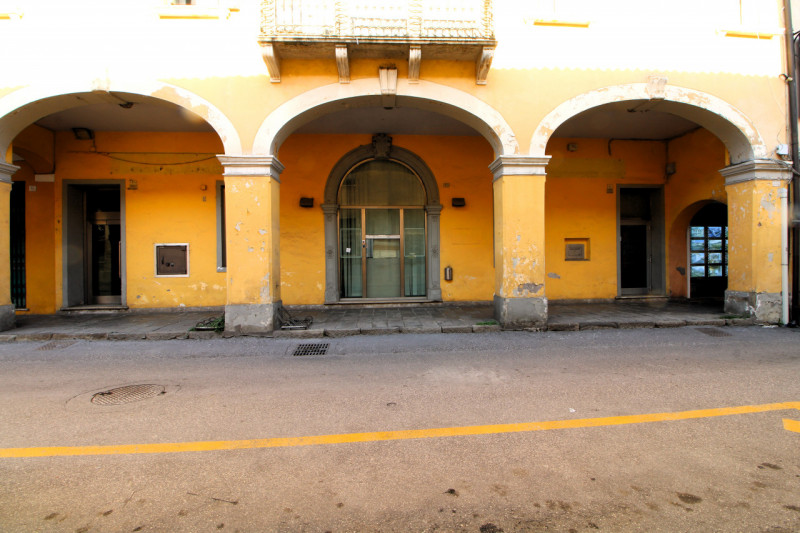 ESTE: nel pieno centro storico di Este proponiamo in vendita un esclusivo palazzo d’epoca svilupp...