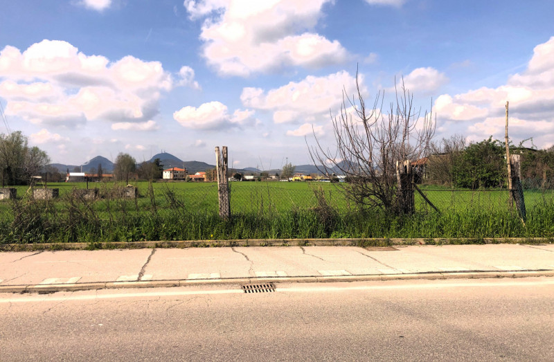 MONSELICE: terreno agricolo con una superficie totale di 5571 mq. Il terreno si trova nella strad...